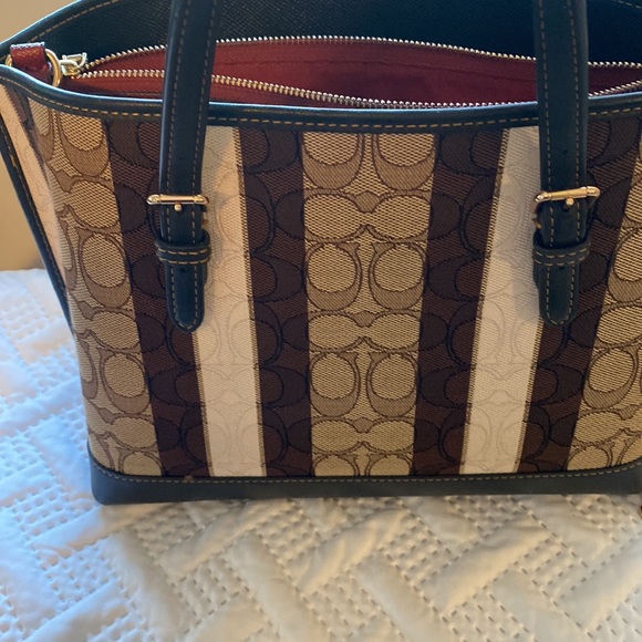 Coach Bag w/ removable strap - Picture 4 of 14